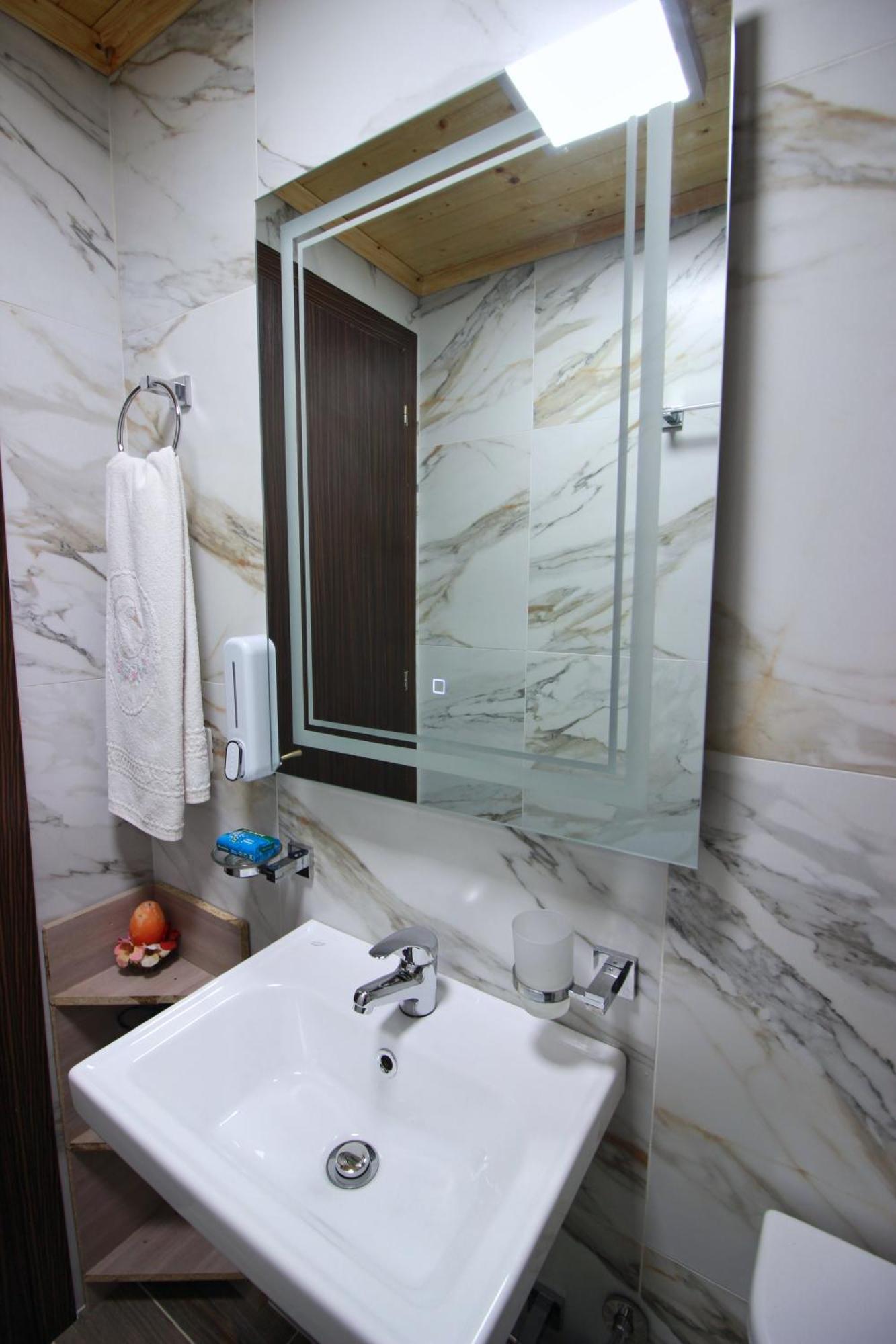 Guest House Denis Gjirokastra Kültér fotó